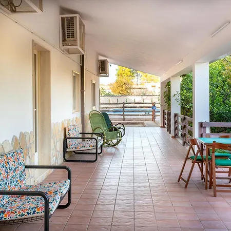 Dany With Pool Вилла