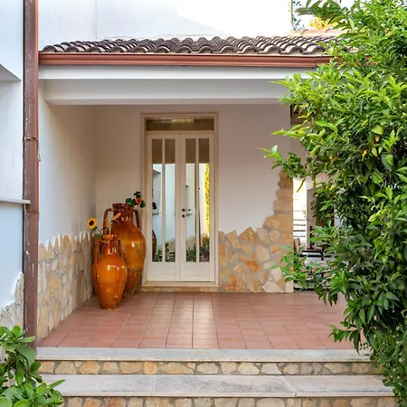 Dany With Pool Villa Castelli