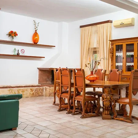 Dany With Pool Вилла *